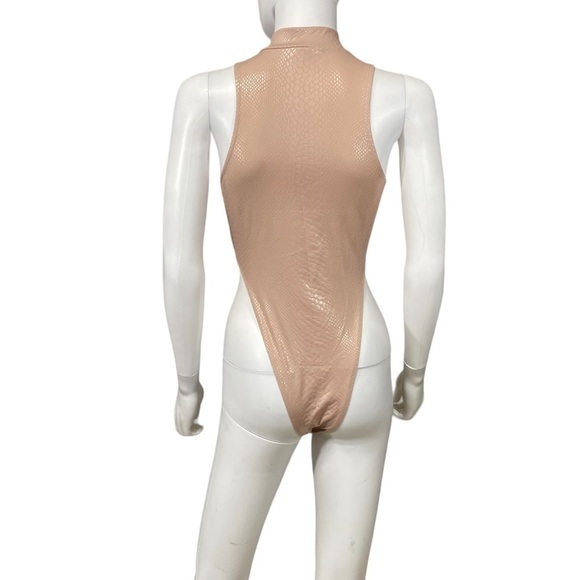 Bodysuit Beige Snake print Top
New - Picture 4 of 7
